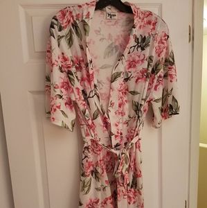 Show Me Your MuMu short cover-up or robe pink floral